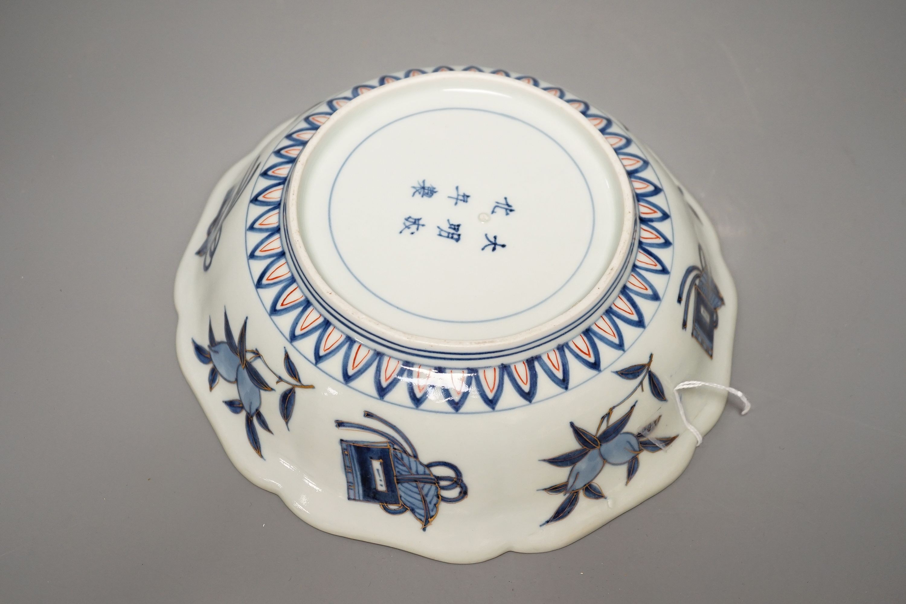 A Japanese Imari bowl, with apocryphal Chenghua mark diameter 23cm